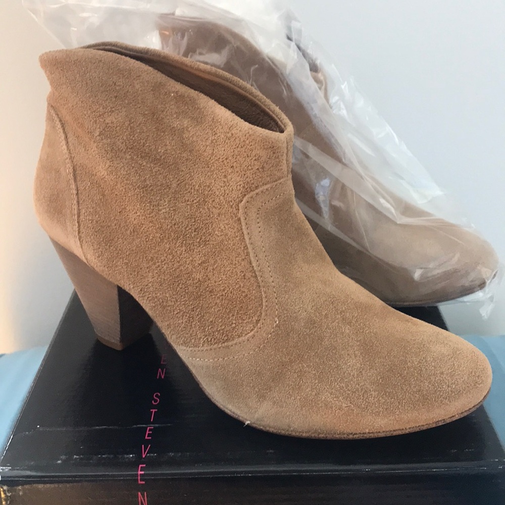 NWT Steven by Madden Tan Suede Booties -Pembrook style